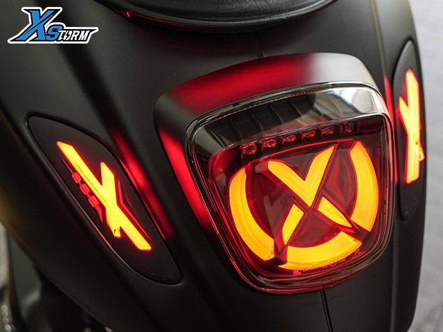 Vespa X方向燈 立體X造型 不是傳統設計，顛覆又前衛設計 XSTORM風暴 文章圖片